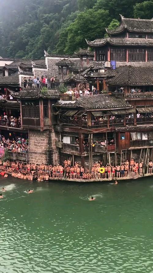 新澳今晚开奖结果查询表34期和凤凰古城百人抢鸭子与凤凰古城百人抢鸭子是真的吗